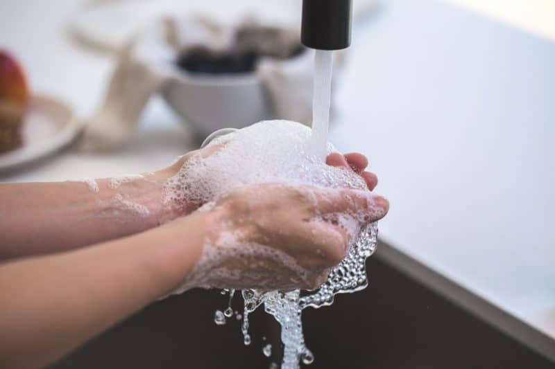 Spôsoby, ako vyrobiť antibakteriálny gél, alebo sprej na ruky