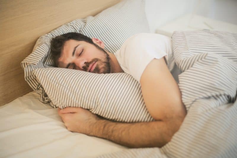 Melatonín – hormón spánku | Ako ho užívať a nežiaduce účinky